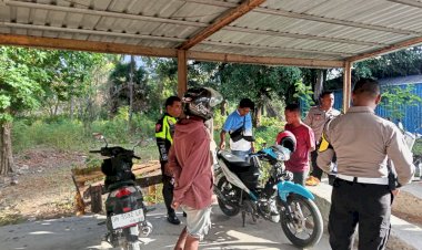 Cara-Humanis-Kapolres-Kupang-Tangani-Kelompok-Pemuda-Mabuk-di-Pinggir-Jalan-Timor-Raya