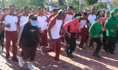 Sinergi-Bhayangkari-dan-Persit:-Olahraga-Bersama-di-Polres-Kupang-Penuh-Sukacita-Sambut-HKGB-ke-73