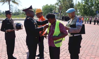 Momentum-Sumpah-Pemuda,-Polres-Kupang-Kukuhkan-Komitmen-Kebangsaan-Ojek-dan-Buruh-Kamtibmas-Bersamaan-dengan-Apel-Kebangsaan-Ojek-dan-Buruh-Kamtibmas