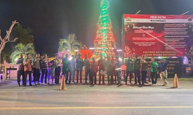 Pohon-Natal-Polres-Kupang-Nomor-Urut-14-Hadirkan-Pesan-Iman,-Harmoni-Alam,-dan-Kebersamaan