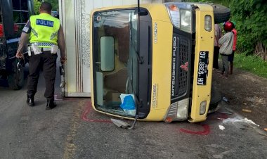 Gerak-Cepat-Satlantas-Polres-Kupang-Olah-TKP-Kecelakaan-Beruntun-di-Jalan-Timor-Raya-Naibonat