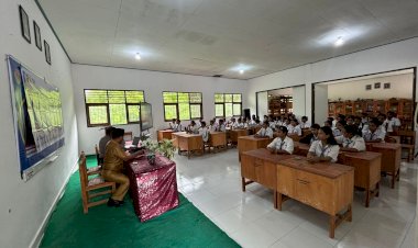 Sosialisasi-Kedua,-Bag-SDM-Polres-Kupang-Edukasi-Siswa-SMA-Negeri-1-Nekamese-tentang-Penerimaan-Polri-2026