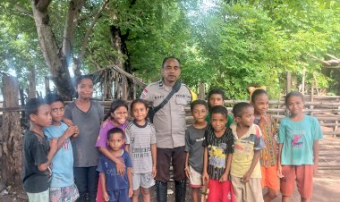 Sambang-Anak-Anak-Desa-Kolabe,-Bhabinkamtibmas-Aipda-Zakarias-Nafe-Sampaikan-Pesan-Kamtibmas