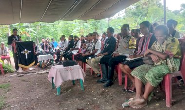 Bangun-Kedekatan-dengan-Warga,-Bhabinkamtibmas-Amfoang-Hadiri-Ibadah-Pemakaman