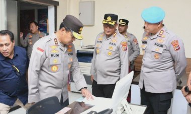 Pastikan-Pelayanan-Publik-Prima,-Kapolda-NTT-Cek-Langsung-Ruang-Pelayanan-Masyarakat-di-Polresta-Kupang-Kota