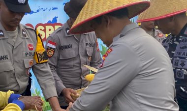 Dukung-Swasembada-Pangan-Nasional,-Kapolres-Kupang-Dampingi-Kapolda-NTT-Gelar-Panen-Raya-Jagung-Serentak-di-Tuatuka