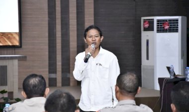 Tim-Ahli-Media-Sosial-PT-Ethos-Kreatif-Indonesia-Beberkan-Strategi-Menjemput-Algoritma-Digital-di-Rakernis-Humas-Polda-NTT-2026