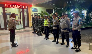 Polres-Kupang-Gandeng-Yonif-743/PSY-Patroli-Gabungan,-Remaja-Nongkrong-Dibubarkan,-Konser-Rohani-Berjalan-Aman