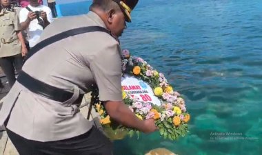 Penuh-Haru,-Polres-Kupang-Gelar-Tabur-Bunga-di-Laut-sebagai-Penghormatan-bagi-Para-Pahlawan