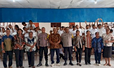 Dukung-Pendidikan-Karakter,-Bhabinkamtibmas-Isi-Kegiatan-MPLS-di-SMPN-2-Amarasi-Barat-Kabupaten-Kupang