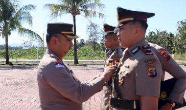 Kapolres-Kupang-Pimpin-Sertijab-Kapolsek-Kupang-Tengah,-Tekankan-Regenerasi-Kepemimpinan-Demi-Pelayanan-Polri-yang-Semakin-Presisi