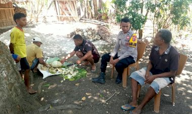 Bhabinkamtibmas-Polsek-Kupang-Timur-Imbau-Warga-Vaksinasi-Ternak-Anjing,-Cegah-Penyebaran-Rabies