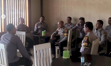 Pastikan-Pelayanan-Optimal,-Wakapolres-Kupang-Briefing-Personel-Pamapta-dan-SPKT