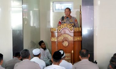 Jumat-Keliling-di-Masjid-Al-Muawwanah,-Kapolda-NTT-Irjen-Pol.-Reza-Arief-Dewanto-Ajak-Personel-Polri-Perkuat-Iman,-Disiplin,-dan-Pelayanan-kepada-Masyarakat