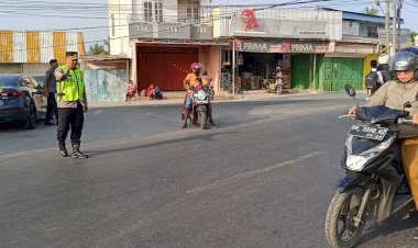 Kapolres-Kupang-Turun-Langsung-ke-Jalan,-Pastikan-Aktivitas-Pagi-Warga-Berjalan-Lancar