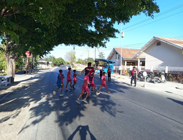Personel Samapta dan Satlantas Polres Kupang Kolaborasi Atur Lalu Lintas di Titik Rawan Macet