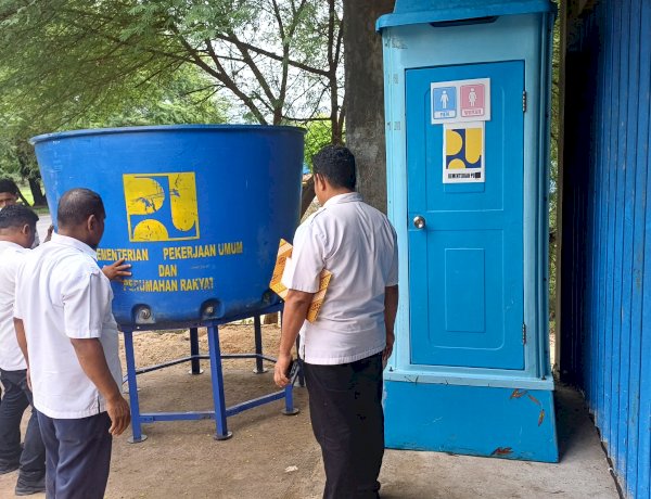 Dukung Pos Pam Nataru, Dinas PU NTT Pasang Toilet Portabel di Pos Pam Oebelo untuk Petugas dan Pengguna Jalan