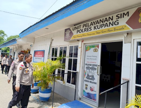 Perkuat Pengawasan Internal, Wakapolres Kupang Laksanakan Pengecekan Personel