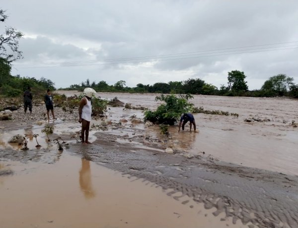 Debit Air Sungai Oehani Meningkat, Polsek Amfoang Utara Lakukan Pemantauan dan Himbauan Kamtibmas
