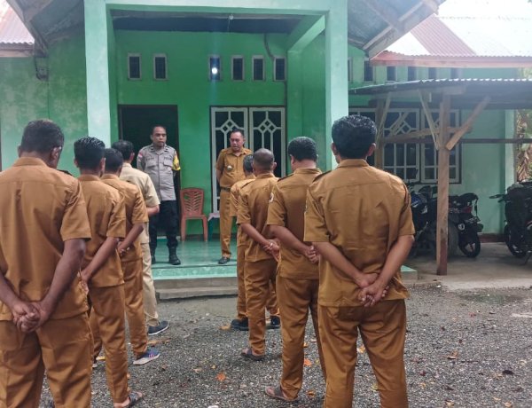 Bhabinkamtibmas Kolabe dan Timau Ajak Aparat Desa Bersinergi Jaga Kamtibmas