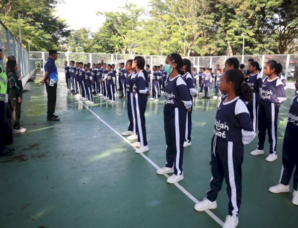 Polres Kupang Jawab Permintaan Sekolah Rakyat Naibonat, Gelar Latihan Baris-Berbaris