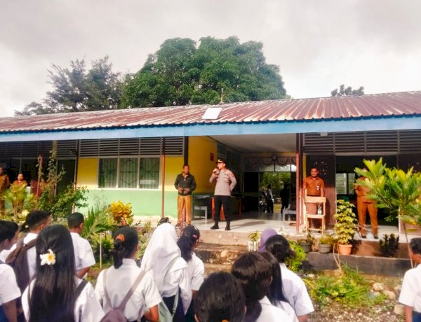 Kapolsek Kupang Barat Beri Edukasi Kamtibmas Sejak Dini di SMPN 1 Kupang Barat