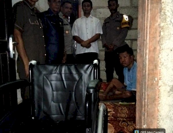 Polsek Fatuleu Berikan Bantuan Kursi Roda untuk Warga Penderita Kusta