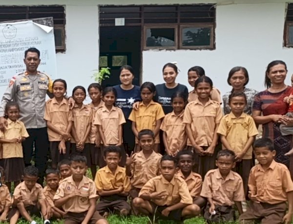 Kapolsek Amfoang Timur Beri Motivasi dan Bantuan Alat Tulis bagi Siswa di Perbatasan