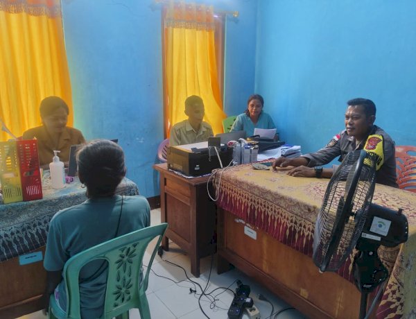 Bhabinkamtibmas Amfoang Utara Sambangi Kantor Desa Fatunaus, Sampaikan Pesan Kamtibmas dan Imbauan Waspada Cuaca Ekstrem