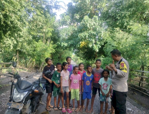 Polisi Sahabat Anak, Bhabinkamtibmas Fatunaus Beri Edukasi Keselamatan dan Bijak Gunakan HP