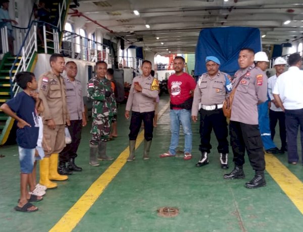 Polsek Amfoang Utara Amankan Perdana Pelayaran KM Cakalang II di Pelabuhan Afoan