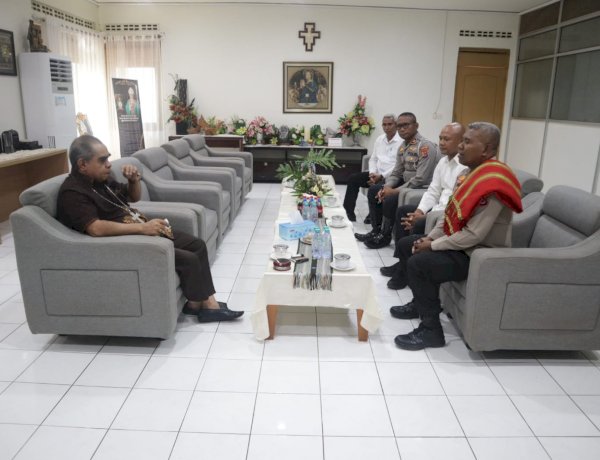 Audiensi dengan Uskup Agung Kupang, Kapolres Kupang Bahas Kamtibmas dan Pencegahan Konflik Komunal