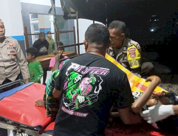 Respons Cepat Polsek Takari, Evakuasi Warga Sakit Parah ke Puskesmas