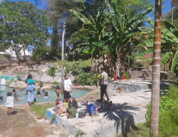 Bhabinkamtibmas Imbau Pengunjung Wisata Kolam Air Uiasa Jauhi Miras dan Judi Demi Menjaga Kamtibmas