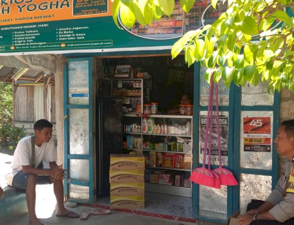 Sambangi Pelaku Usaha, Bhabinkamtibmas Oebesi Dorong Warga Tingkatkan Pendapatan Keluarga
