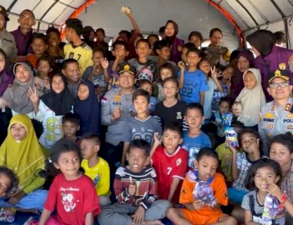 Anak-Anak Korban Bencana Tak Boleh Kehilangan Harapan”, Pesan Kapolda NTT di Tengah Pengungsian Gempa