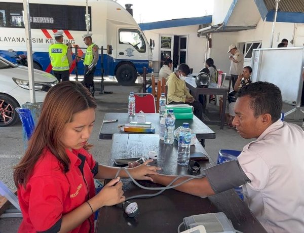 HUT Lantas ke-71, Satlantas Polres Kupang Hadirkan Layanan Kesehatan Gratis untuk  Warga