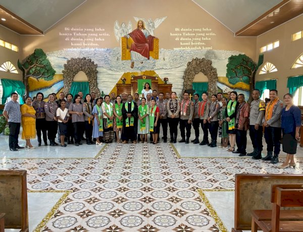 Minggu Kasih, Paduan Suara Oikumene Polres Kupang Kembali Hadir di Tengah Jemaat