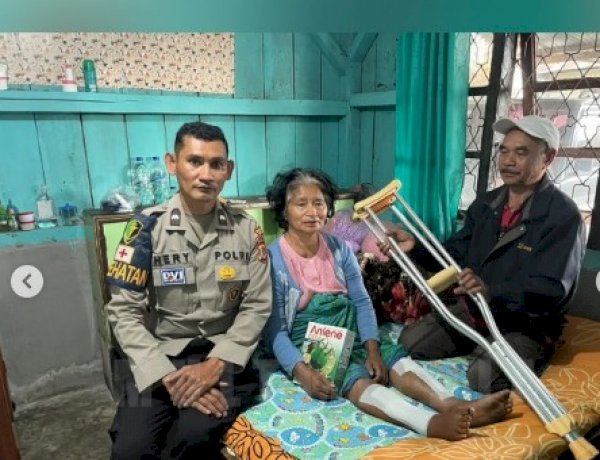 Senyum Haru Ibu Dortea, 83 Tahun, Saat Terima Kursi Roda Bantuan Divisi Humas Polri