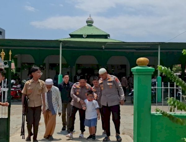 Melalui Jumat Keliling, Polda NTT Bangun Kepercayaan dan Rawat Kerukunan Masyarakat