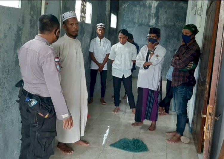Kapolsek, Kupang Tengah silaturahmi ke pengurus Masjid Al-Falah manikin sampaikan kesepakatan MUI, dalam melaksanakan ibadah