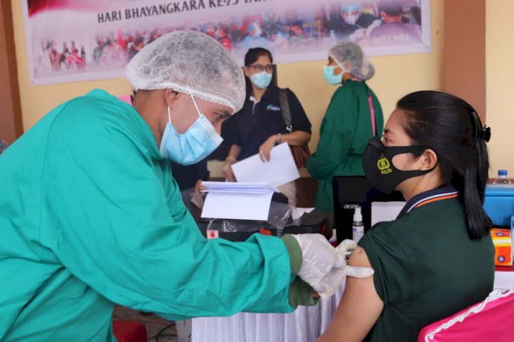 Lampau Target Peminat Vaksinasi Massal Polres Kupang
