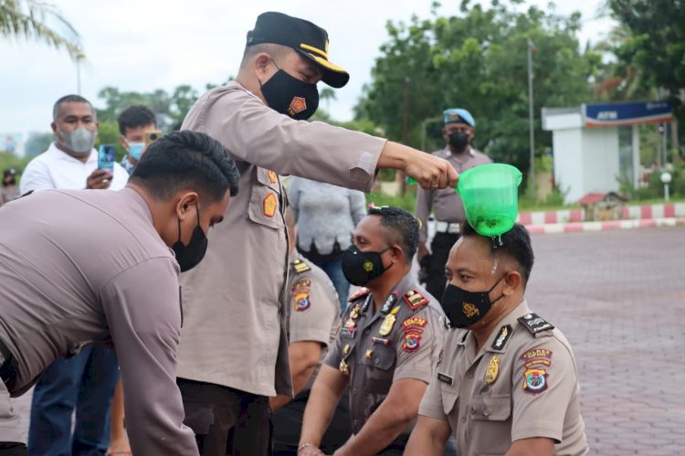 Kapolres Kupang Pimpin Upacara Kenaikan Pangkat 80 Anggota Polri Polres Kupang