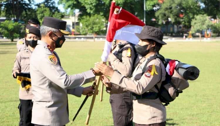 Kapolda Nusa Tenggara Timur (NTT) Irjen Pol Drs. Setyo Budiyanto, S.H, M.H memimpin upacara pembukaan tradisi pembaretan Bintara Remaja Angkatan XVI Direktorat Samapta Polda NTT