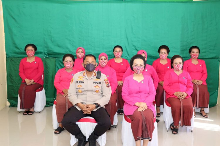 Kapolres Kupang Bersama Ketua Bhayangakri dan Pengurus Bhayangkari Hadiri Zoom Meeting YKB Ke 42