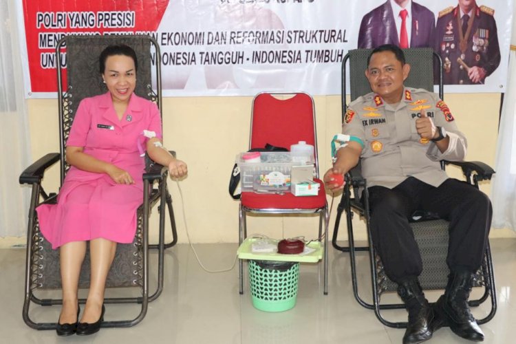 Jelang Hari Bhayangkara ke-76 Kapolres Kupang Bersama Ketua Bhayangkari Cabang Kupang Melakukan Donor Darah