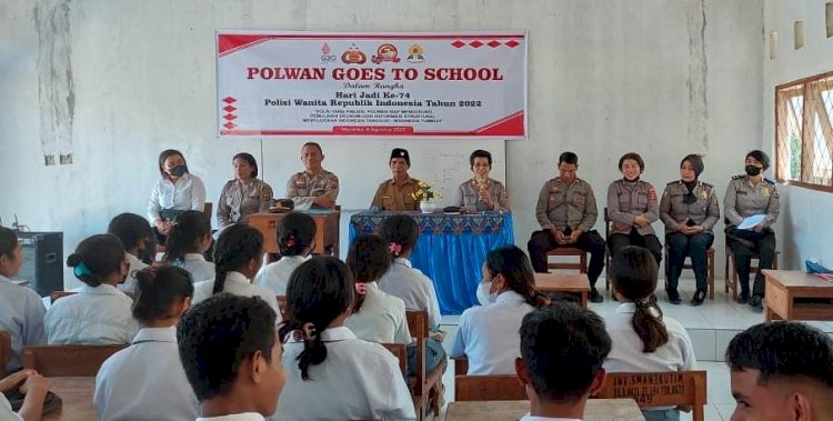 Semarak  HUT Polwan ke-74, Polres Kupang gelar Polwan Goes To School