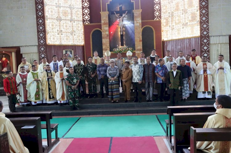 Kapolres Kupang hadiri Misa  Pentahbisan 19 Imam Baru di Paroki St. Yoseph Pekerja Penfui Kupang