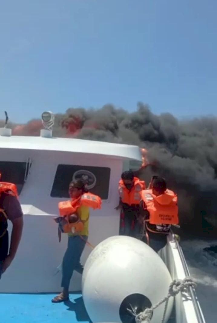 Kapal Fery Cepat Express Cantika 77 terbakar di Perairan Naikliu, Gabungan SAR-TNI dan Polri Lakukan Evakuasi