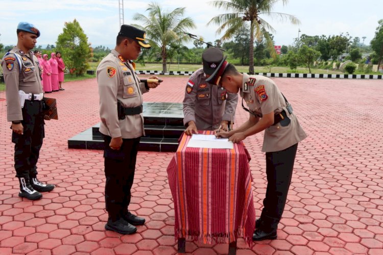 Pimpin Apel Serah Terima Jabatan Kapolsek Kupang Barat, Kapolres : Raih Kepercayaan Publik